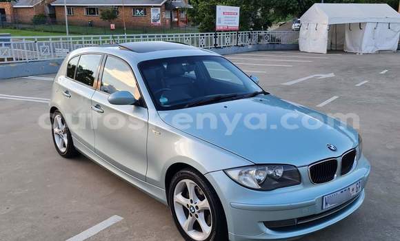 Oofamaa BMW 1-Series Blue Makiinaa iti Garissa keessatti Northeast Kenya keessatti