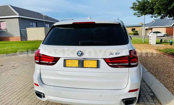 Nunua Ilio tumika BMW X5 M Nyeupe Gari ndani ya Gazi nchini Pwani Nunua Ilio tumika BMW X5 M Nyeupe Gari ndani ya Gazi nchini Pwani