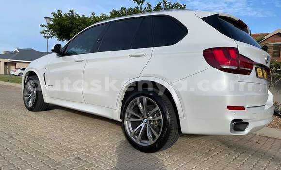 Nunua Ilio tumika BMW X5 M Nyeupe Gari ndani ya Gazi nchini Pwani Nunua Ilio tumika BMW X5 M Nyeupe Gari ndani ya Gazi nchini Pwani