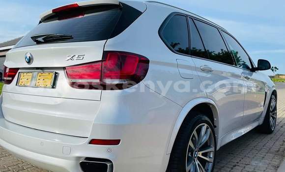 Nunua Ilio tumika BMW X5 M Nyeupe Gari ndani ya Gazi nchini Pwani Nunua Ilio tumika BMW X5 M Nyeupe Gari ndani ya Gazi nchini Pwani