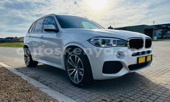Nunua Ilio tumika BMW X5 M Nyeupe Gari ndani ya Gazi nchini Pwani Nunua Ilio tumika BMW X5 M Nyeupe Gari ndani ya Gazi nchini Pwani