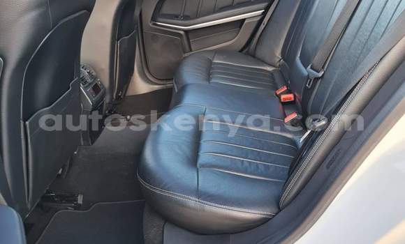 Nunua Ilio tumika Mercedes‒Benz E–Class Nyeupe Gari ndani ya Nairobi nchini Nairobi Nunua Ilio tumika Mercedes‒Benz E–Class Nyeupe Gari ndani ya Nairobi nchini Nairobi