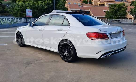Nunua Ilio tumika Mercedes‒Benz E–Class Nyeupe Gari ndani ya Nairobi nchini Nairobi Nunua Ilio tumika Mercedes‒Benz E–Class Nyeupe Gari ndani ya Nairobi nchini Nairobi