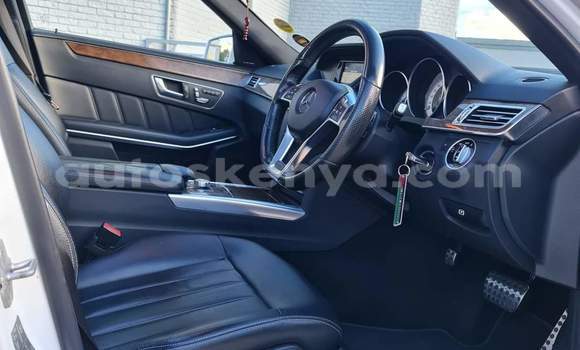 Nunua Ilio tumika Mercedes‒Benz E–Class Nyeupe Gari ndani ya Nairobi nchini Nairobi Nunua Ilio tumika Mercedes‒Benz E–Class Nyeupe Gari ndani ya Nairobi nchini Nairobi