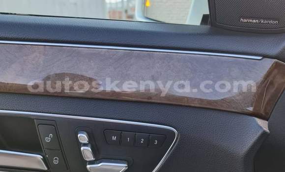 Nunua Ilio tumika Mercedes‒Benz E–Class Nyeupe Gari ndani ya Nairobi nchini Nairobi Nunua Ilio tumika Mercedes‒Benz E–Class Nyeupe Gari ndani ya Nairobi nchini Nairobi