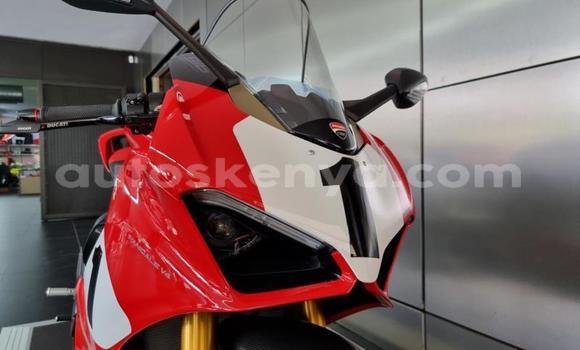 Nunua Mpya Ducati Panigale Nyekundu Bike ndani ya Kandara nchini Nairobi Nunua Mpya Ducati Panigale Nyekundu Bike ndani ya Kandara nchini Nairobi