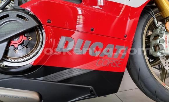 Nunua Mpya Ducati Panigale Nyekundu Bike ndani ya Kandara nchini Nairobi Nunua Mpya Ducati Panigale Nyekundu Bike ndani ya Kandara nchini Nairobi