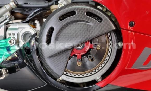 Nunua Mpya Ducati Panigale Nyekundu Bike ndani ya Kandara nchini Nairobi Nunua Mpya Ducati Panigale Nyekundu Bike ndani ya Kandara nchini Nairobi