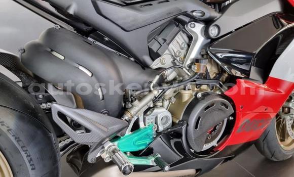 Nunua Mpya Ducati Panigale Nyekundu Bike ndani ya Kandara nchini Nairobi Nunua Mpya Ducati Panigale Nyekundu Bike ndani ya Kandara nchini Nairobi