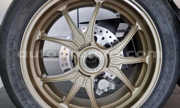 Nunua Mpya Ducati Panigale Nyekundu Bike ndani ya Kandara nchini Nairobi Nunua Mpya Ducati Panigale Nyekundu Bike ndani ya Kandara nchini Nairobi