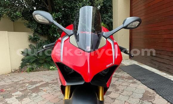 Nunua Ilio tumika Ducati Panigale Nyekundu Bike ndani ya Nairobi nchini Nairobi Nunua Ilio tumika Ducati Panigale Nyekundu Bike ndani ya Nairobi nchini Nairobi