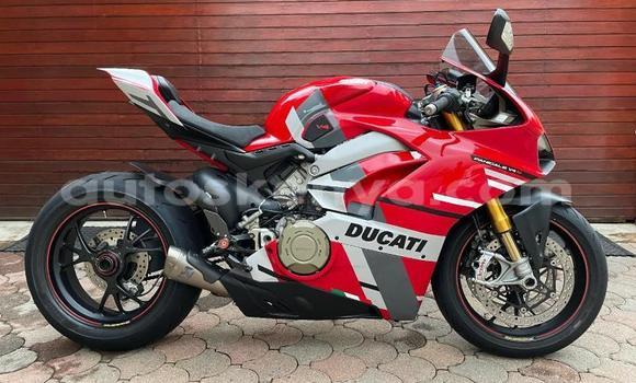 Nunua Ilio tumika Ducati Panigale Nyekundu Bike ndani ya Nairobi nchini Nairobi Nunua Ilio tumika Ducati Panigale Nyekundu Bike ndani ya Nairobi nchini Nairobi