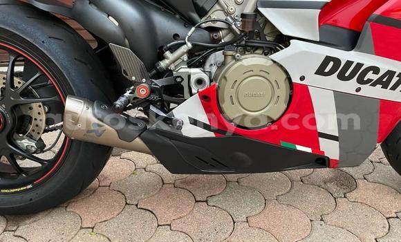 Nunua Ilio tumika Ducati Panigale Nyekundu Bike ndani ya Nairobi nchini Nairobi Nunua Ilio tumika Ducati Panigale Nyekundu Bike ndani ya Nairobi nchini Nairobi