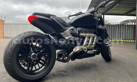 Nunua Ilio tumika Triumph Rocket III Nyeusi Bike ndani ya Nairobi nchini Nairobi Nunua Ilio tumika Triumph Rocket III Nyeusi Bike ndani ya Nairobi nchini Nairobi