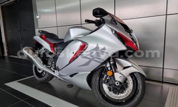 Oofamaa Suzuki HAYABUSA Silver Doqdoqqee iti Nairobi keessatti Nairobi keessatti