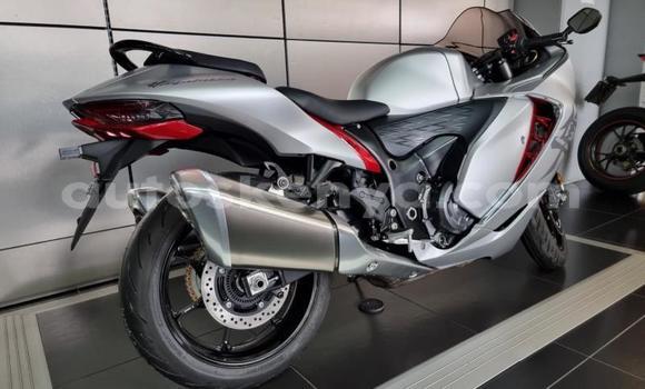 Nunua Ilio tumika Suzuki HAYABUSA Fedha Bike ndani ya Nairobi nchini Nairobi Nunua Ilio tumika Suzuki HAYABUSA Fedha Bike ndani ya Nairobi nchini Nairobi