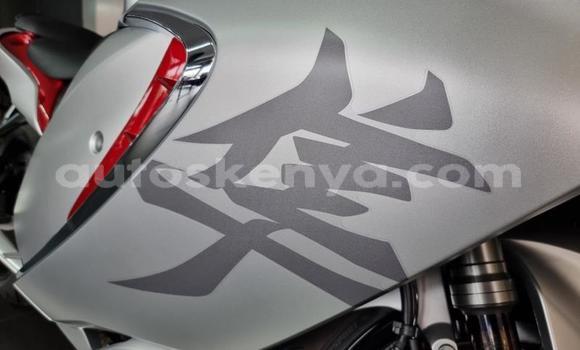 Nunua Ilio tumika Suzuki HAYABUSA Fedha Bike ndani ya Nairobi nchini Nairobi Nunua Ilio tumika Suzuki HAYABUSA Fedha Bike ndani ya Nairobi nchini Nairobi