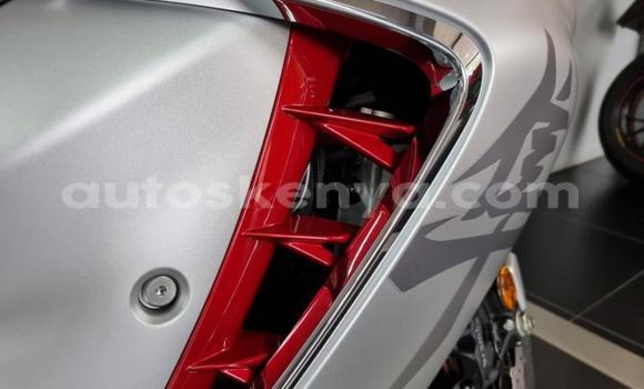 Nunua Ilio tumika Suzuki HAYABUSA Fedha Bike ndani ya Nairobi nchini Nairobi Nunua Ilio tumika Suzuki HAYABUSA Fedha Bike ndani ya Nairobi nchini Nairobi