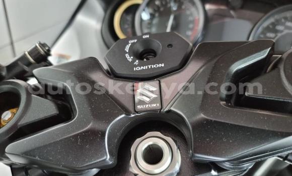 Nunua Ilio tumika Suzuki HAYABUSA Fedha Bike ndani ya Nairobi nchini Nairobi Nunua Ilio tumika Suzuki HAYABUSA Fedha Bike ndani ya Nairobi nchini Nairobi