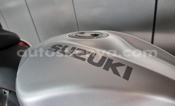 Nunua Ilio tumika Suzuki HAYABUSA Fedha Bike ndani ya Nairobi nchini Nairobi Nunua Ilio tumika Suzuki HAYABUSA Fedha Bike ndani ya Nairobi nchini Nairobi