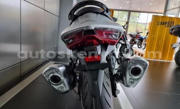 Nunua Ilio tumika Suzuki HAYABUSA Fedha Bike ndani ya Nairobi nchini Nairobi Nunua Ilio tumika Suzuki HAYABUSA Fedha Bike ndani ya Nairobi nchini Nairobi