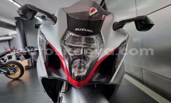 Nunua Ilio tumika Suzuki HAYABUSA Fedha Bike ndani ya Nairobi nchini Nairobi Nunua Ilio tumika Suzuki HAYABUSA Fedha Bike ndani ya Nairobi nchini Nairobi