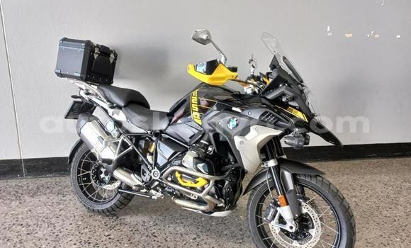 Nunua Ilio tumika BMW R 1200 Nyeusi Bike ndani ya Nyamira nchini Nyanza
