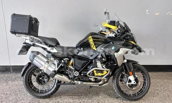 Nunua Ilio tumika BMW R 1200 Nyeusi Bike ndani ya Nyamira nchini Nyanza Nunua Ilio tumika BMW R 1200 Nyeusi Bike ndani ya Nyamira nchini Nyanza