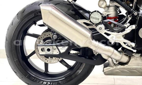 Nunua Ilio tumika BMW S 1000 Nyekundu Bike ndani ya Mombasa nchini Kenya ya Pwani Nunua Ilio tumika BMW S 1000 Nyekundu Bike ndani ya Mombasa nchini Kenya ya Pwani