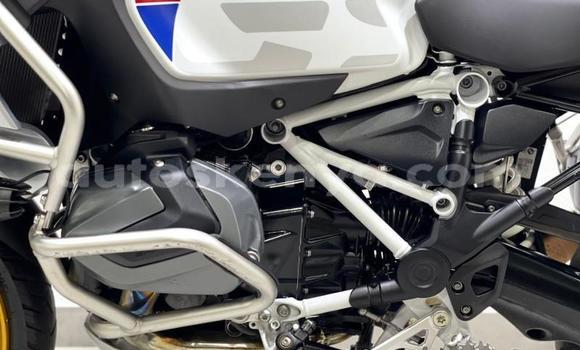 Oofamaa BMW R1200GS Adventure Other Doqdoqqee iti Changamwe keessatti Coast keessatti Oofamaa BMW R1200GS Adventure Other Doqdoqqee iti Changamwe keessatti Coast keessatti