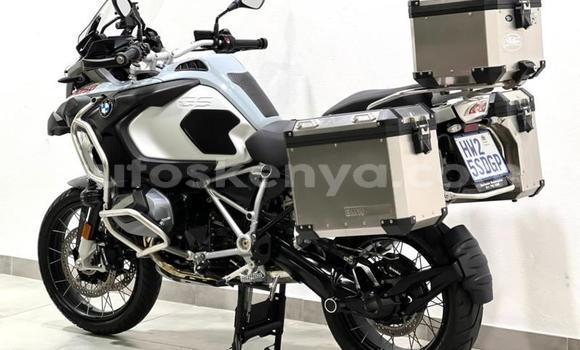 Nunua Ilio tumika BMW R1200GS Adventure Nyeusi Bike ndani ya Nairobi nchini Nairobi Nunua Ilio tumika BMW R1200GS Adventure Nyeusi Bike ndani ya Nairobi nchini Nairobi