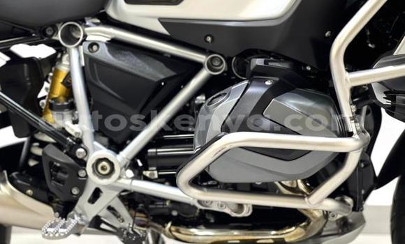 Nunua Ilio tumika BMW R1200GS Adventure Nyeusi Bike ndani ya Nairobi nchini Nairobi Nunua Ilio tumika BMW R1200GS Adventure Nyeusi Bike ndani ya Nairobi nchini Nairobi