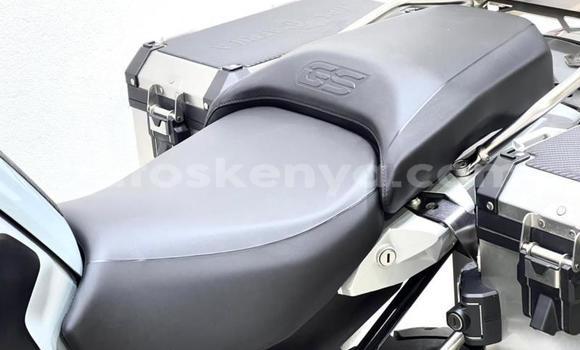 Nunua Ilio tumika BMW R1200GS Adventure Nyeusi Bike ndani ya Nairobi nchini Nairobi Nunua Ilio tumika BMW R1200GS Adventure Nyeusi Bike ndani ya Nairobi nchini Nairobi