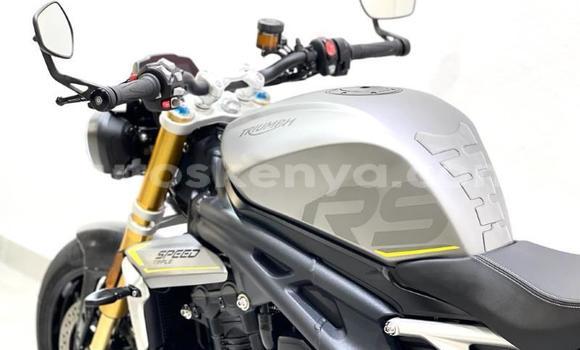 Nunua Ilio tumika Triumph Speed Triple Nyeusi Bike ndani ya Nairobi nchini Nairobi Nunua Ilio tumika Triumph Speed Triple Nyeusi Bike ndani ya Nairobi nchini Nairobi
