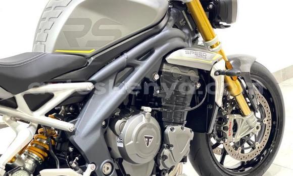 Nunua Ilio tumika Triumph Speed Triple Nyeusi Bike ndani ya Nairobi nchini Nairobi Nunua Ilio tumika Triumph Speed Triple Nyeusi Bike ndani ya Nairobi nchini Nairobi
