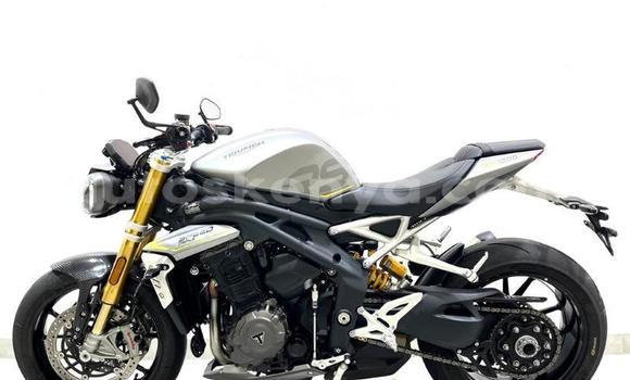 Nunua Ilio tumika Triumph Speed Triple Nyeusi Bike ndani ya Nairobi nchini Nairobi Nunua Ilio tumika Triumph Speed Triple Nyeusi Bike ndani ya Nairobi nchini Nairobi