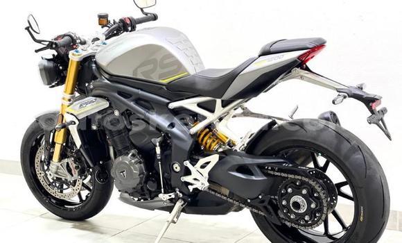 Nunua Ilio tumika Triumph Speed Triple Nyeusi Bike ndani ya Nairobi nchini Nairobi Nunua Ilio tumika Triumph Speed Triple Nyeusi Bike ndani ya Nairobi nchini Nairobi