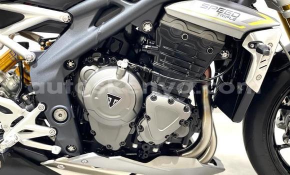 Nunua Ilio tumika Triumph Speed Triple Nyeusi Bike ndani ya Nairobi nchini Nairobi Nunua Ilio tumika Triumph Speed Triple Nyeusi Bike ndani ya Nairobi nchini Nairobi