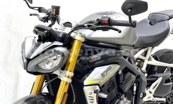 Nunua Ilio tumika Triumph Speed Triple Nyeusi Bike ndani ya Nairobi nchini Nairobi Nunua Ilio tumika Triumph Speed Triple Nyeusi Bike ndani ya Nairobi nchini Nairobi