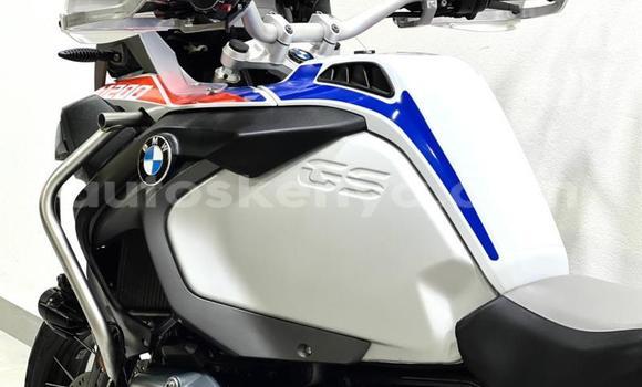 Nunua Ilio tumika BMW R1200GS Adventure Nyeusi Bike ndani ya Nairobi nchini Nairobi Nunua Ilio tumika BMW R1200GS Adventure Nyeusi Bike ndani ya Nairobi nchini Nairobi