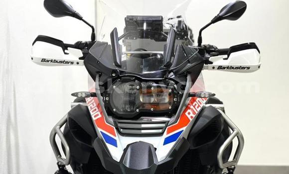 Nunua Ilio tumika BMW R1200GS Adventure Nyeusi Bike ndani ya Nairobi nchini Nairobi Nunua Ilio tumika BMW R1200GS Adventure Nyeusi Bike ndani ya Nairobi nchini Nairobi