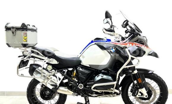 Nunua Ilio tumika BMW R1200GS Adventure Nyeusi Bike ndani ya Nairobi nchini Nairobi Nunua Ilio tumika BMW R1200GS Adventure Nyeusi Bike ndani ya Nairobi nchini Nairobi