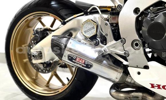 Nunua Ilio tumika Honda CBR 1000 RR Nyingine Bike ndani ya Mombasa nchini Kenya ya Pwani Nunua Ilio tumika Honda CBR 1000 RR Nyingine Bike ndani ya Mombasa nchini Kenya ya Pwani