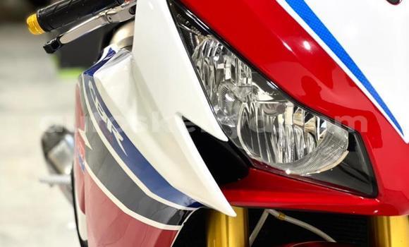 Nunua Ilio tumika Honda CBR 1000 RR Nyingine Bike ndani ya Mombasa nchini Kenya ya Pwani Nunua Ilio tumika Honda CBR 1000 RR Nyingine Bike ndani ya Mombasa nchini Kenya ya Pwani