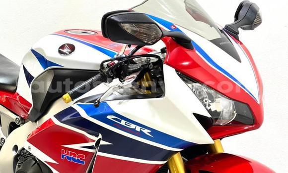 Nunua Ilio tumika Honda CBR 1000 RR Nyingine Bike ndani ya Mombasa nchini Kenya ya Pwani Nunua Ilio tumika Honda CBR 1000 RR Nyingine Bike ndani ya Mombasa nchini Kenya ya Pwani