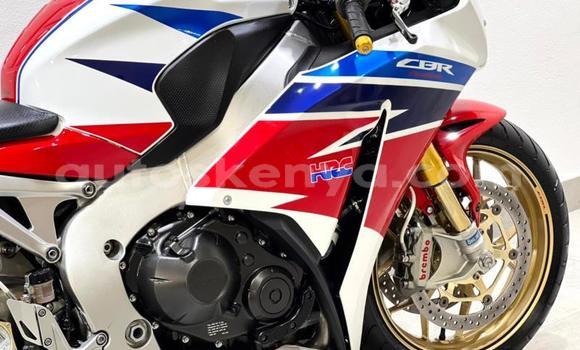 Nunua Ilio tumika Honda CBR 1000 RR Nyingine Bike ndani ya Mombasa nchini Kenya ya Pwani Nunua Ilio tumika Honda CBR 1000 RR Nyingine Bike ndani ya Mombasa nchini Kenya ya Pwani