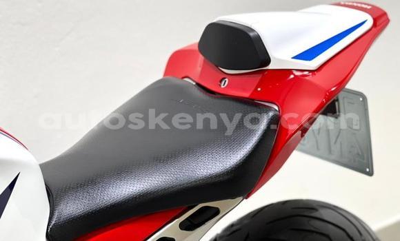 Nunua Ilio tumika Honda CBR 1000 RR Nyingine Bike ndani ya Mombasa nchini Kenya ya Pwani Nunua Ilio tumika Honda CBR 1000 RR Nyingine Bike ndani ya Mombasa nchini Kenya ya Pwani