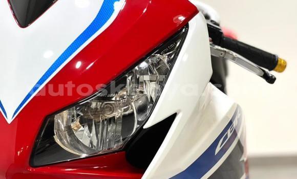 Nunua Ilio tumika Honda CBR 1000 RR Nyingine Bike ndani ya Mombasa nchini Kenya ya Pwani Nunua Ilio tumika Honda CBR 1000 RR Nyingine Bike ndani ya Mombasa nchini Kenya ya Pwani