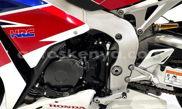 Nunua Ilio tumika Honda CBR 1000 RR Nyingine Bike ndani ya Mombasa nchini Kenya ya Pwani Nunua Ilio tumika Honda CBR 1000 RR Nyingine Bike ndani ya Mombasa nchini Kenya ya Pwani