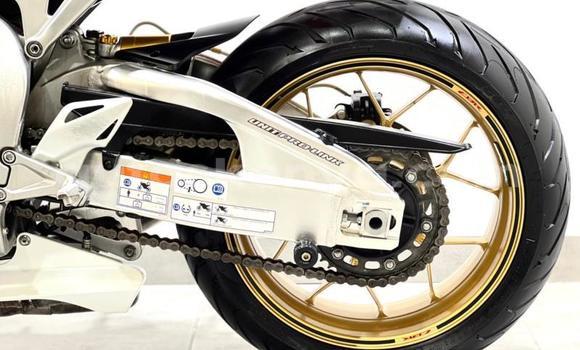 Nunua Ilio tumika Honda CBR 1000 RR Nyingine Bike ndani ya Mombasa nchini Kenya ya Pwani Nunua Ilio tumika Honda CBR 1000 RR Nyingine Bike ndani ya Mombasa nchini Kenya ya Pwani